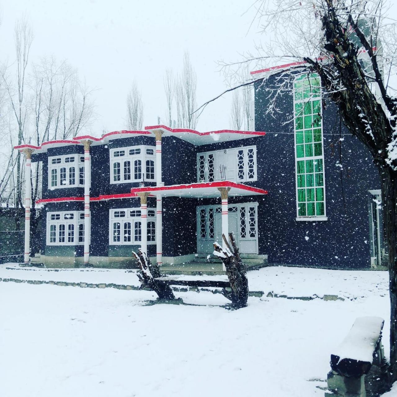 Skardu One Resort And Guest House Exteriör bild
